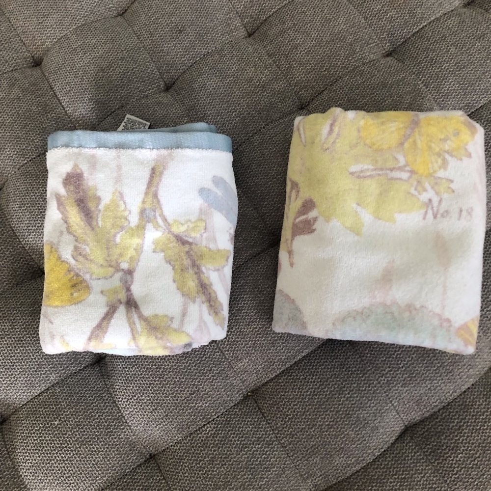 Spring floral print textured hand towels set of 2